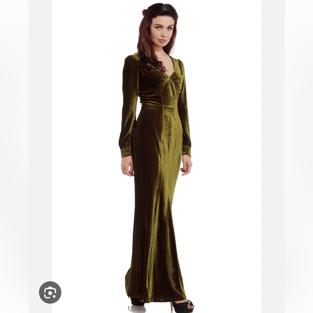Unique Vintage 1930s green velvet dress